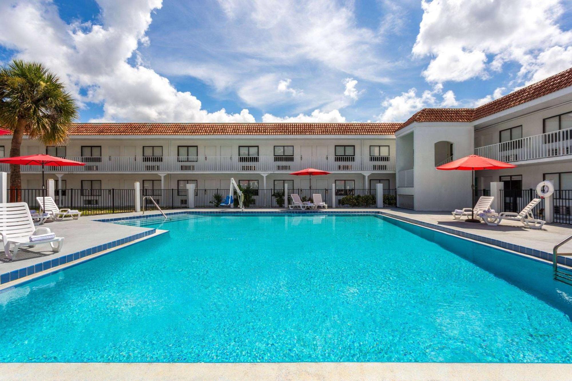 Developer Inn Express Fundamental, A Travelodge By Wyndham Kissimmee Exterior photo