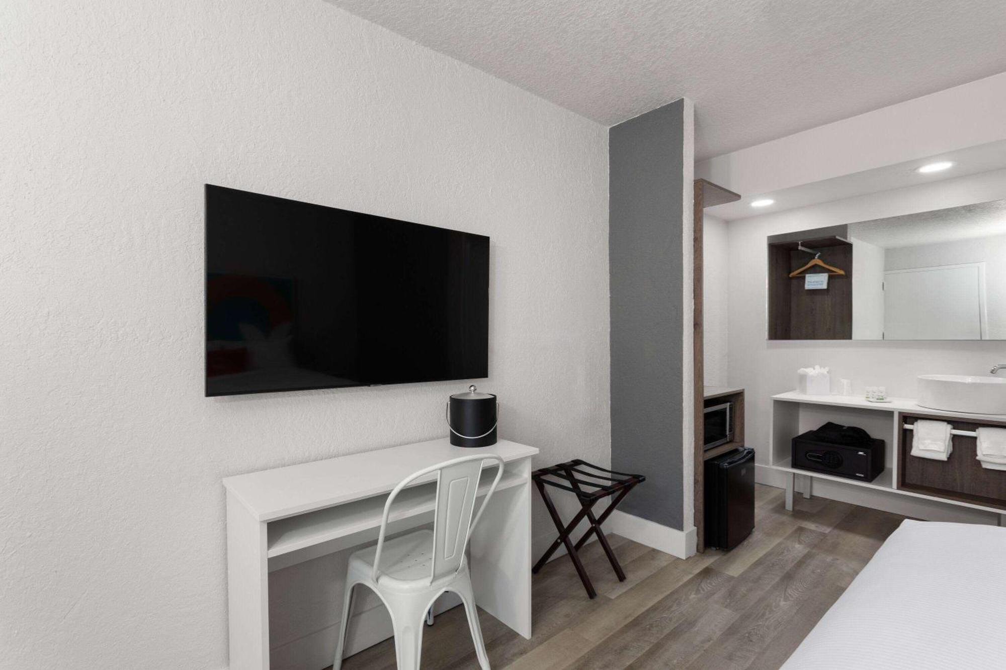 Developer Inn Express Fundamental, A Travelodge By Wyndham Kissimmee Exterior photo