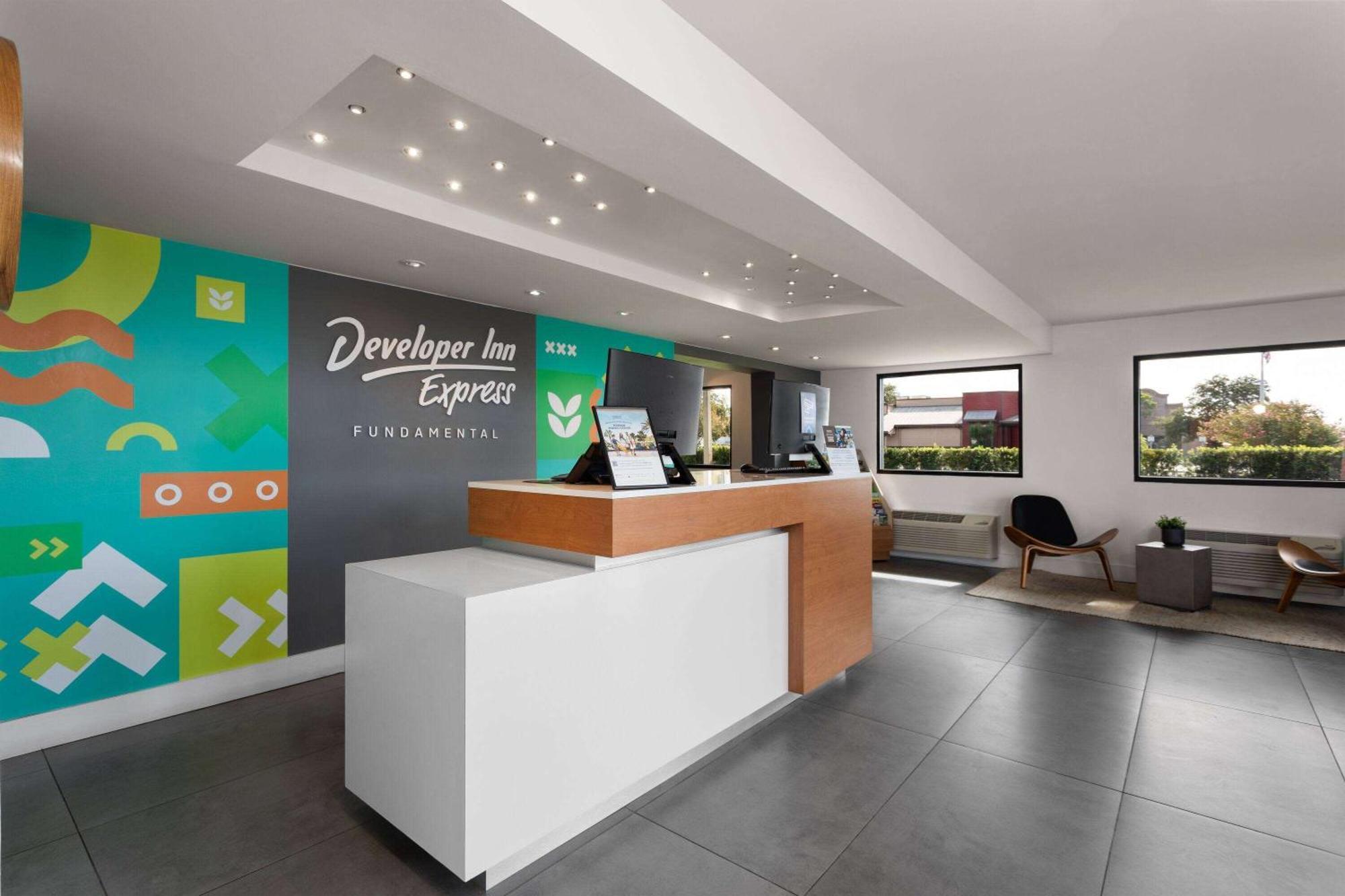 Developer Inn Express Fundamental, A Travelodge By Wyndham Kissimmee Exterior photo