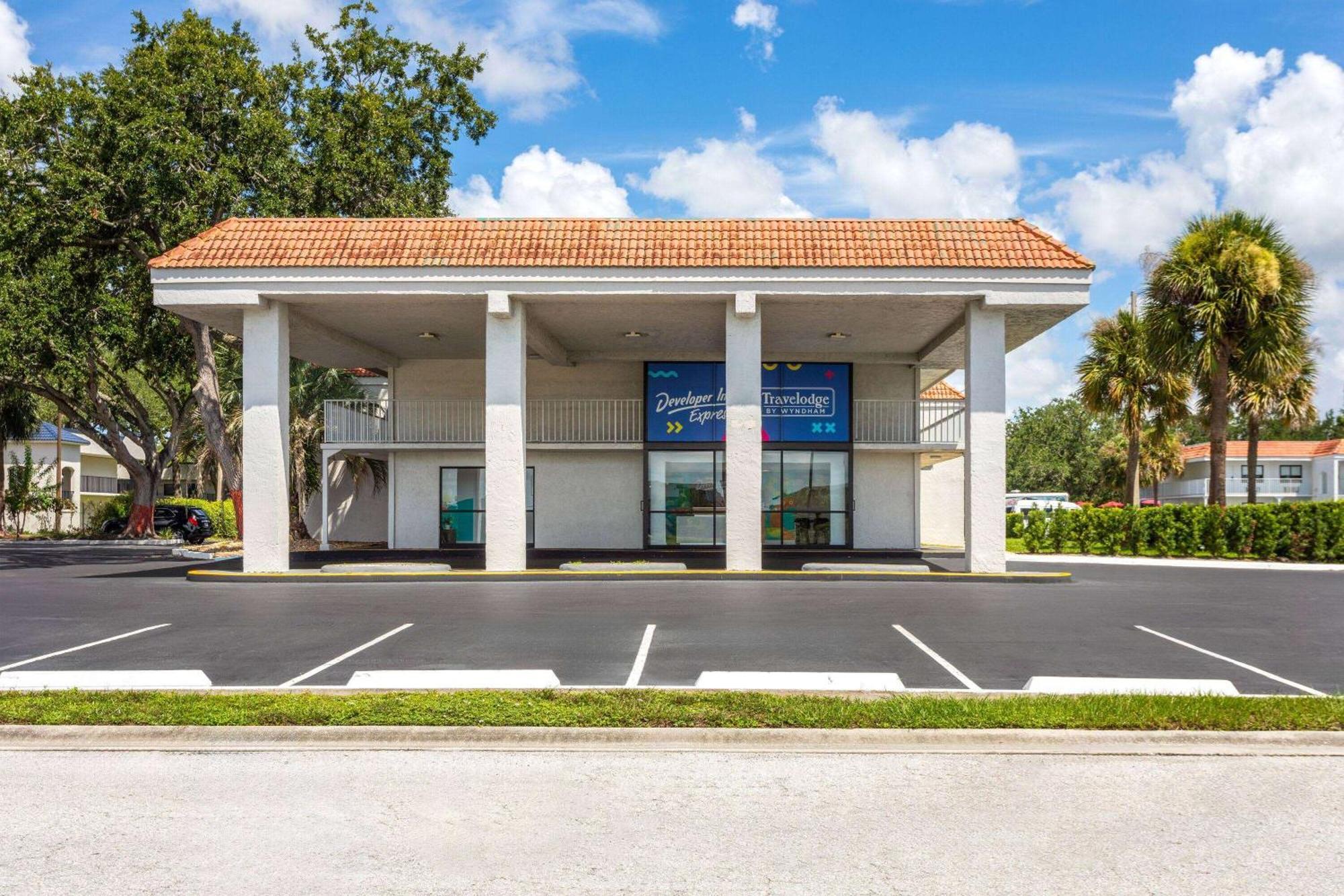 Developer Inn Express Fundamental, A Travelodge By Wyndham Kissimmee Exterior photo